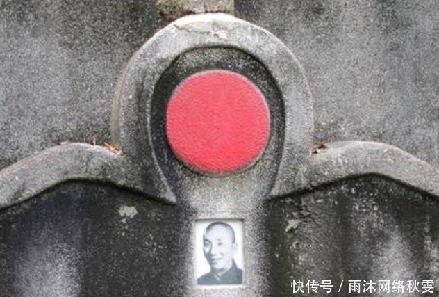 山露水|实拍叶问墓地:教出武术宗师李小龙,埋骨偏僻处无人打扫略显凄凉