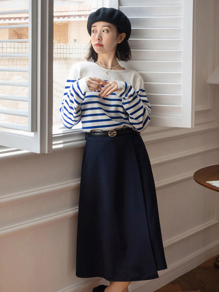 灰色|秋冬,一定要有一件灰色卫衣,搭配牛仔半身裙,简直不要太美