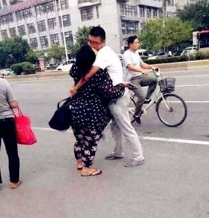 |搞笑图片幽默段子笑话妹子这条路真的不好走啊,你换一条吧