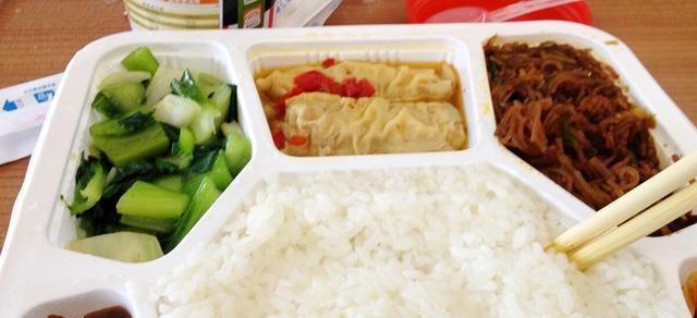 只能|看完之后才知道:日本叫便当,我们卖的只能叫盒饭