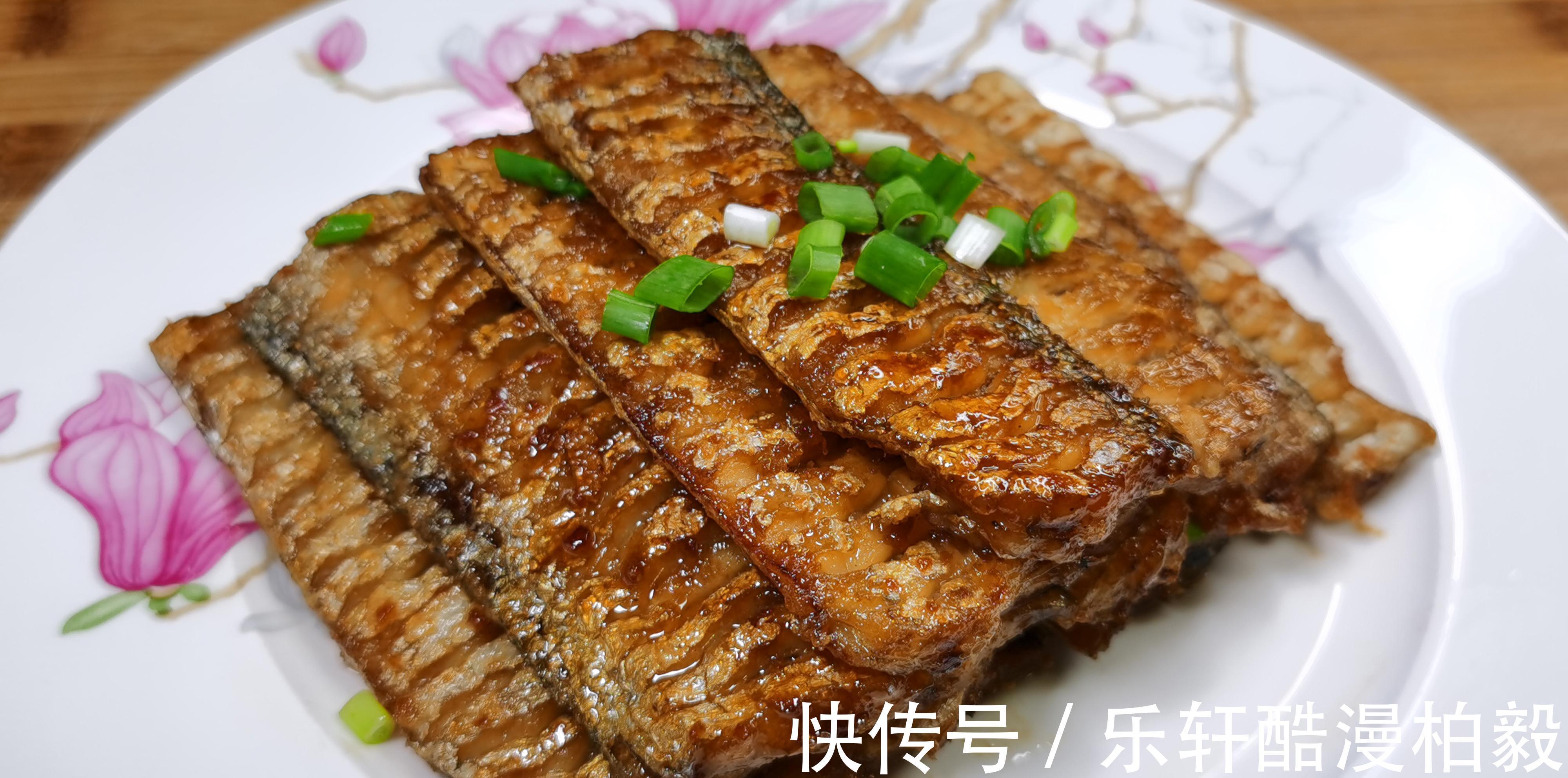 在家做糖醋带鱼，想要好吃有技巧，鱼肉入味无腥味，上桌就光盘