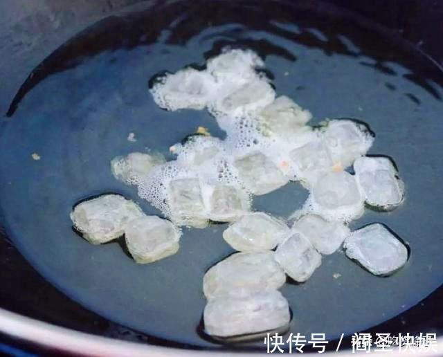 三人行必有我师焉|炒糖色时,有人加油,有人加水,到底怎样炒出糖色不焦更红亮?