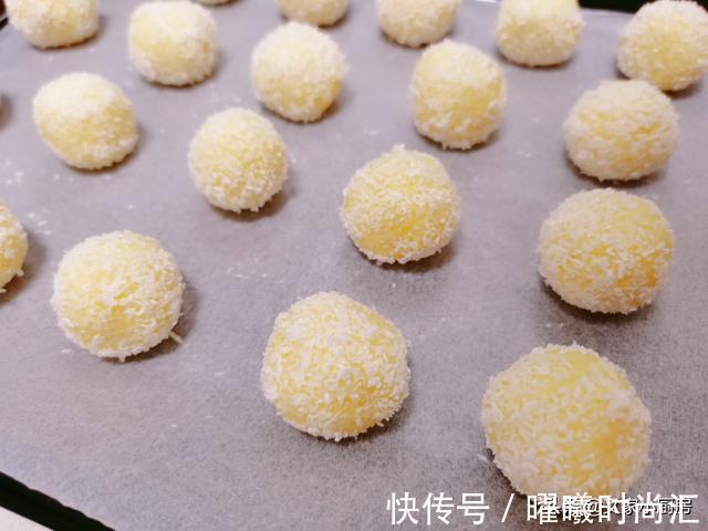 孩子|孩子爱吃的椰蓉球，趁周末多做些，不用打发，简单拌拌，香酥可口
