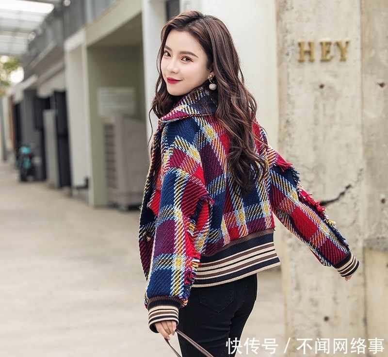 呢女装|建议大家:女人穿大衣不要配裙子,土!瞧下面女人,美嫩极了