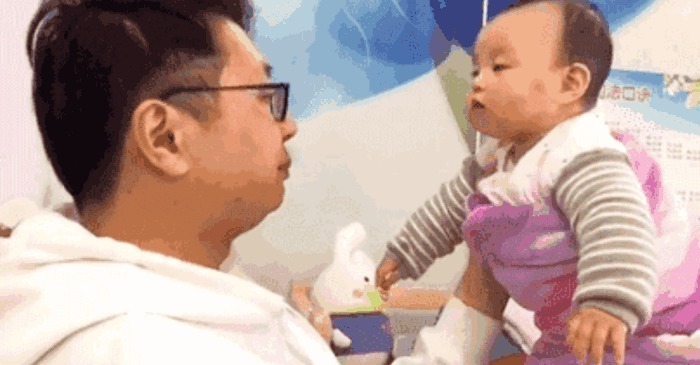 宝宝|宝爸国外回来,第一次见宝宝,宝宝的反应让宝爸泪目