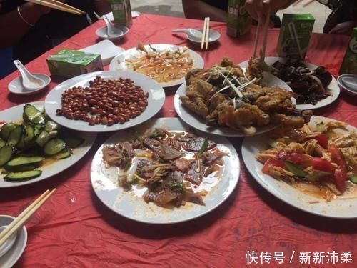 回族饭店很有名气,那么回族人家庭宴席都吃什么呢