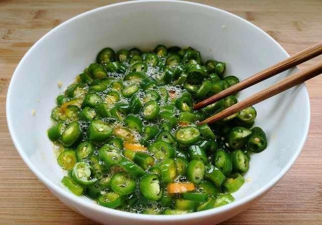 肠胃消化|便秘最怕这菜,一周吃2次,排空黑宿便,口臭没了,大肚腩不见了