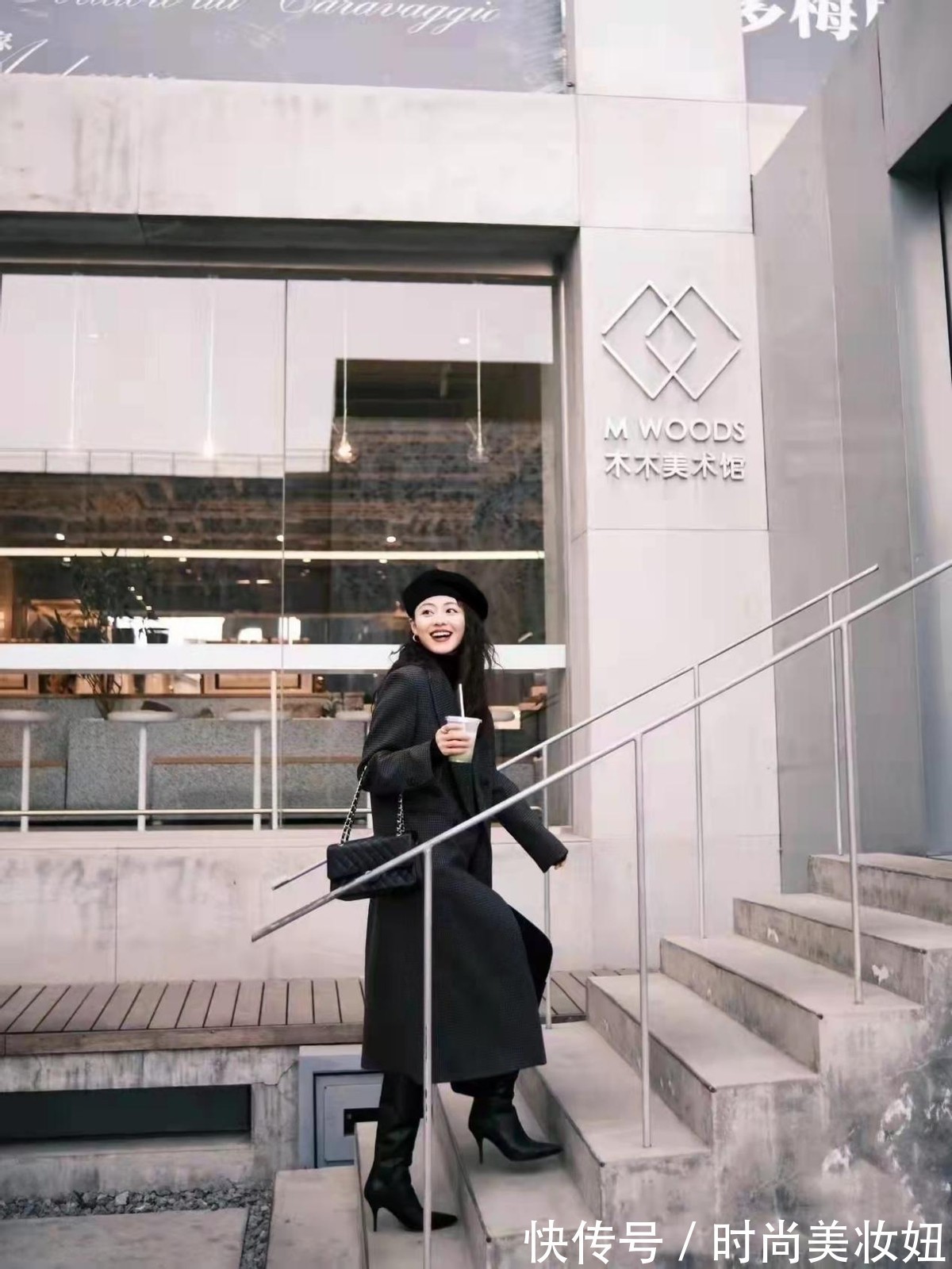 高领 “大衣+高领毛衣”太高级了,保暖又显气质,适合30、40岁的女人