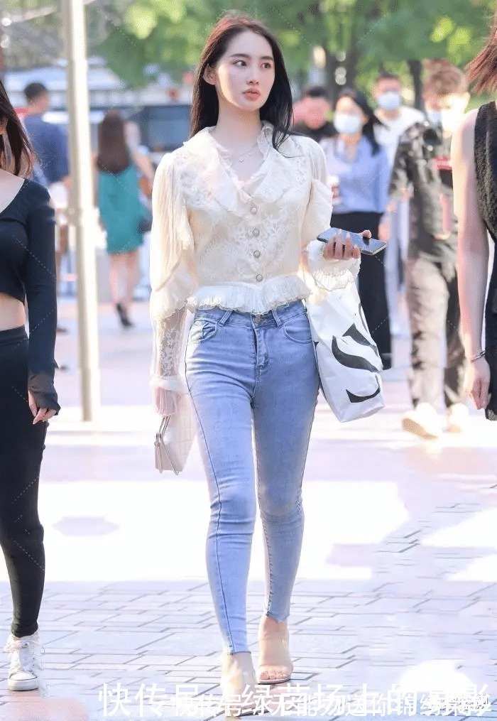 微胖 柳叶来眉上,桃花落脸红,雪纺上衣配牛仔裤演绎的公主童话
