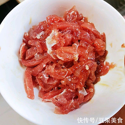 #我心中的冬日限定#红椒香芹炒肉丝