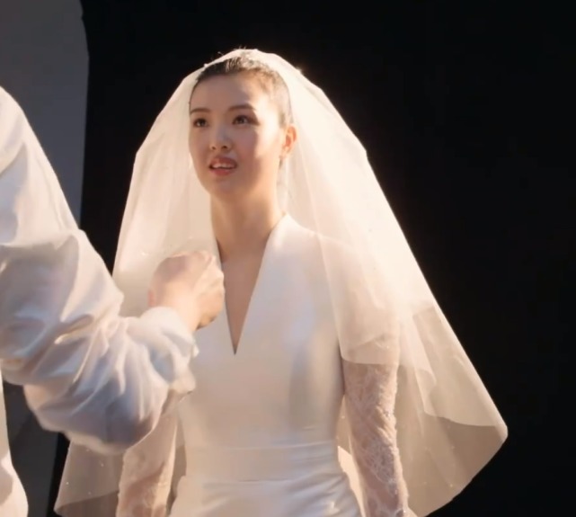 女排|张常宁和美女主持拍婚纱照,女排主攻心情大好,老公并未现身