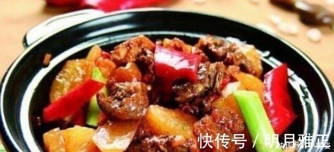 家里来客人不想去饭店，炒几道的家常菜，香飘四溢，好吃到没朋友