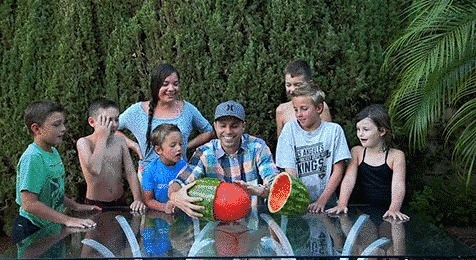 |搞笑GIF:姑娘,这身旗袍穿在你身上,我还以为仙女下凡了