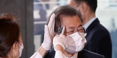 最美凉菜，一根莴笋就搞定，简单一拌，爽口入味，好吃助消化