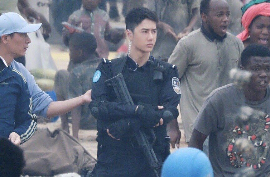 ,,,|王一博《抉择》剧照被骂丑,眼睛无神像犯困,观众吐槽不适合正剧