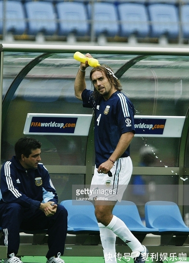 世界杯 世界第二大球鞋生产商,王牌设计师被挖走后,仅用四年彻底沦落