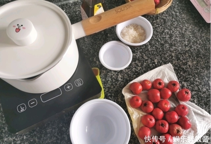 干净|10月是山楂的成熟期,撒把白糖炒一炒,开胃解馋自制干净吃得放心