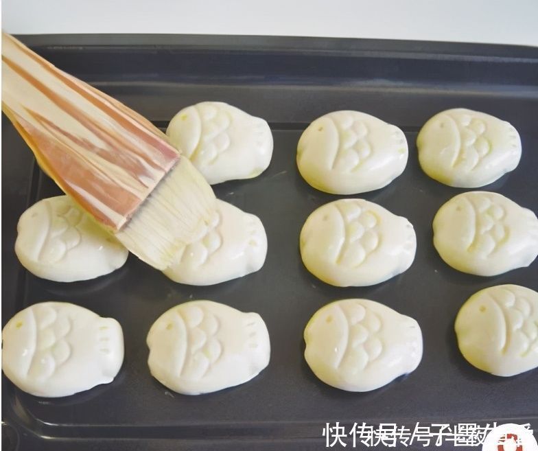 面粉别总蒸馒头,这样做是主食也是点心,酥软香甜,孩子爱吃