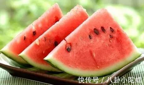 补水|三伏天，女人若不差钱，多吃这5种碱性水果，营养补水显年轻