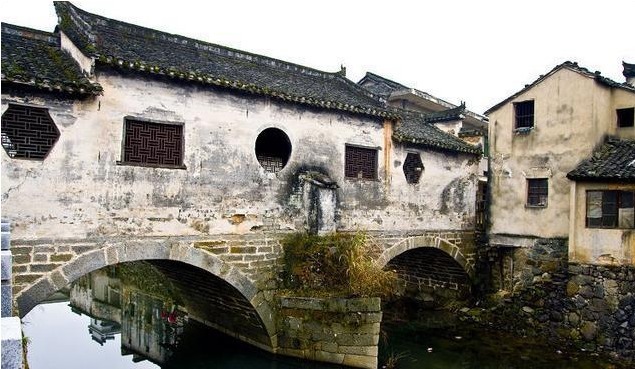 自由|她被大伯哥幽禁小屋50年,死后才得自由,关她的小屋现成有名景点