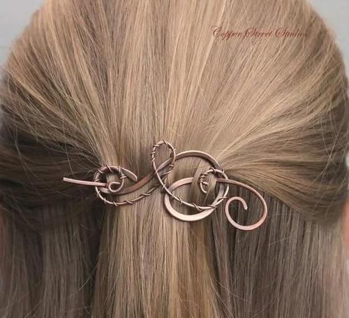 最简单的发型,配上最有创意的发饰,这个春夏,做最水灵的女孩