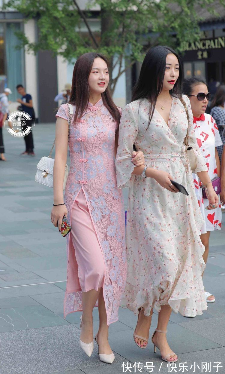 装扮 动人心扉的连衣裙装扮增添沉稳气质,想说不爱它都难,淡雅大方