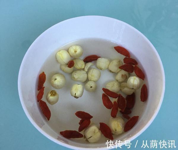 银耳|它是“天然安眠药”,家家户户都有,晚上吃几口,一夜好眠到天亮