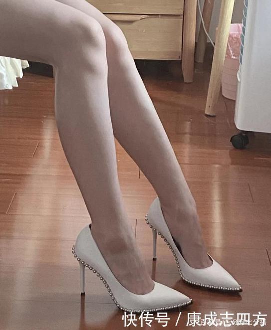 铆钉高跟鞋 性价比超高的铆钉高跟鞋,上脚之后舒适感还可以,难道它不香吗