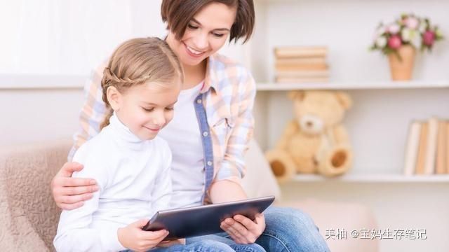 妈妈|妈妈禁止女儿看电视,女儿却趴在阳台发呆,仔细一瞧原来如此