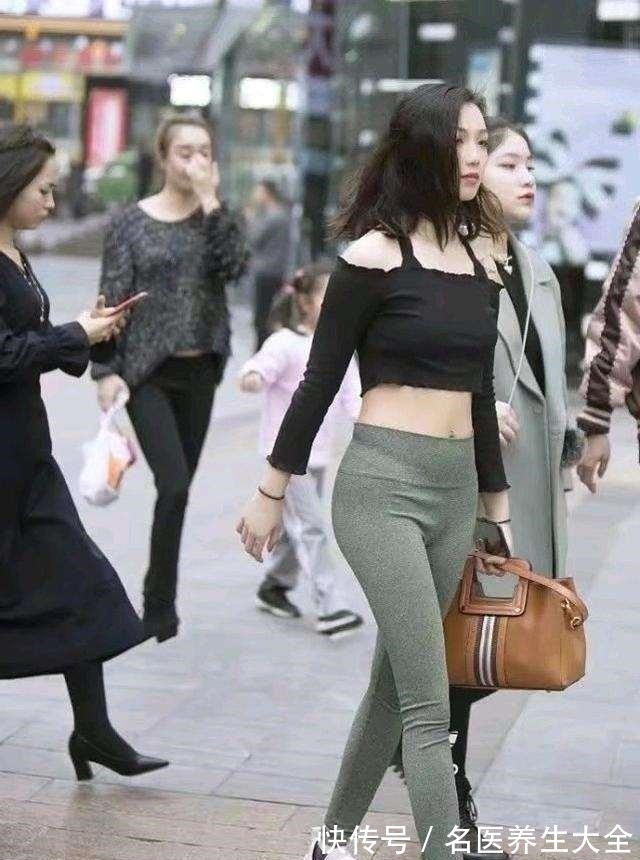 胸模 打底裤怎么穿都不会出错,诠释出时髦气息,充满时尚触感!