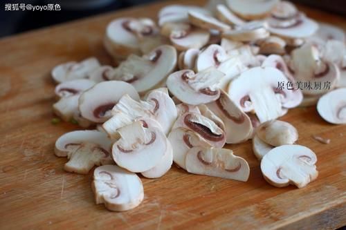 做法|口蘑像这样简单一做,口感鲜美又下饭,家庭餐桌不可少