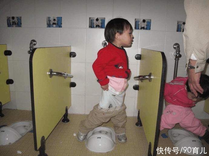 伤害|这种把尿方式，年轻父母是轻松了，却会给孩子排尿系统带来大伤害