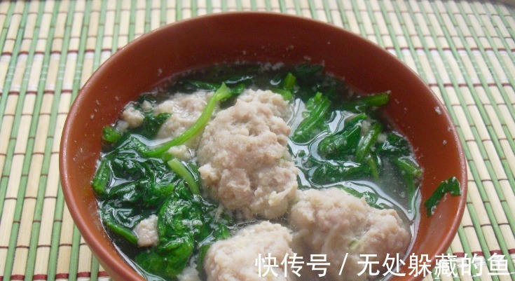 汆肉丸这么做，肉嫩香味浓，个个煮不散，教您详细做法，快来学！