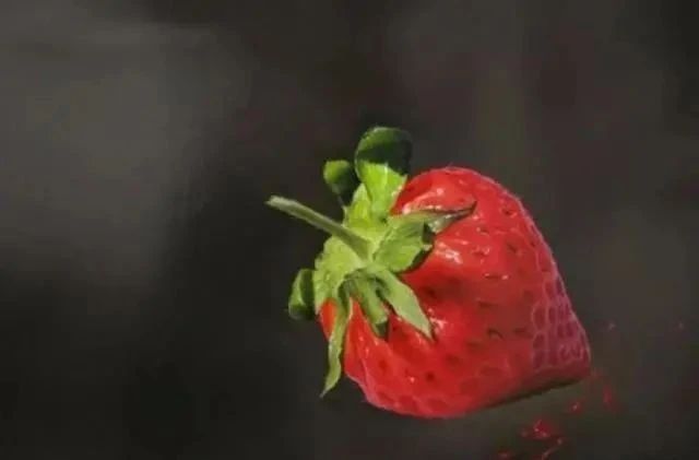 冲击力|画一颗烂草莓而走红的周松,运用超写实创作手法,极具视觉冲击力