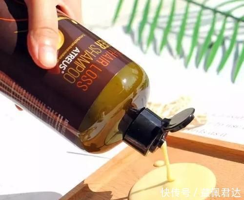 擦玻璃不用爬窗,有个小妙招,让玻璃干干净净