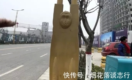 |幽默笑话：去水果市场，正巧碰到我的一个小学同学……