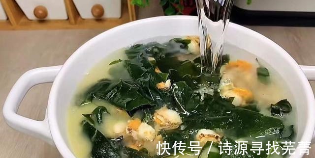 裙带菜和它做汤，鲜香浓郁，配上一碗米饭和泡菜，太香了！