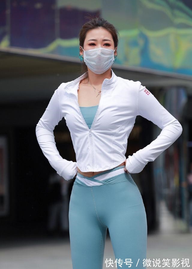 时尚 打底裤的穿着彰显搭配的美感，增添潮流风度！