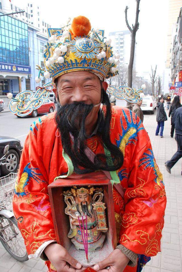 总兵#清朝有一种阔丐,他们身穿官服乞讨,为何将自己活成了一个笑话