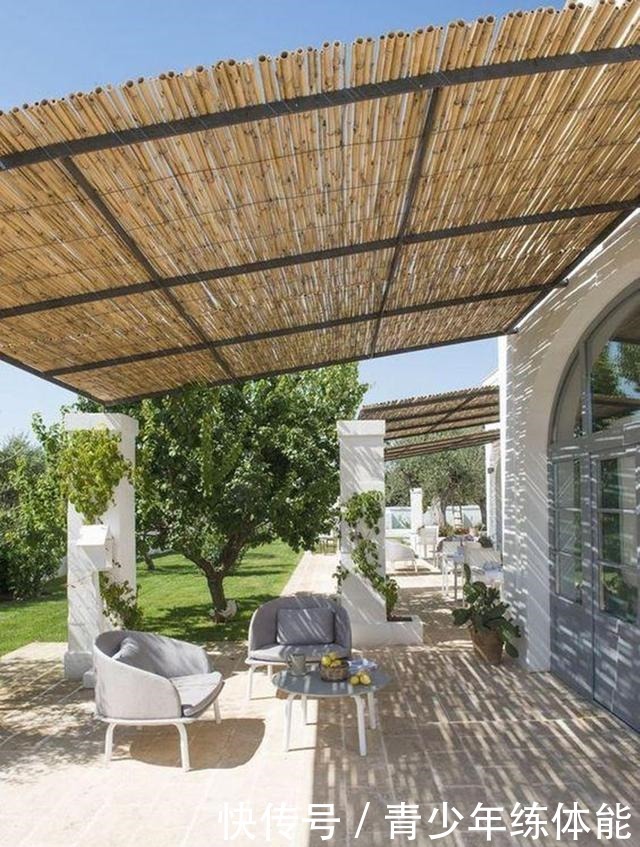 小院搭个漂亮的廊架,根本用不着钢管,砍几根竹子结实耐用十多年!