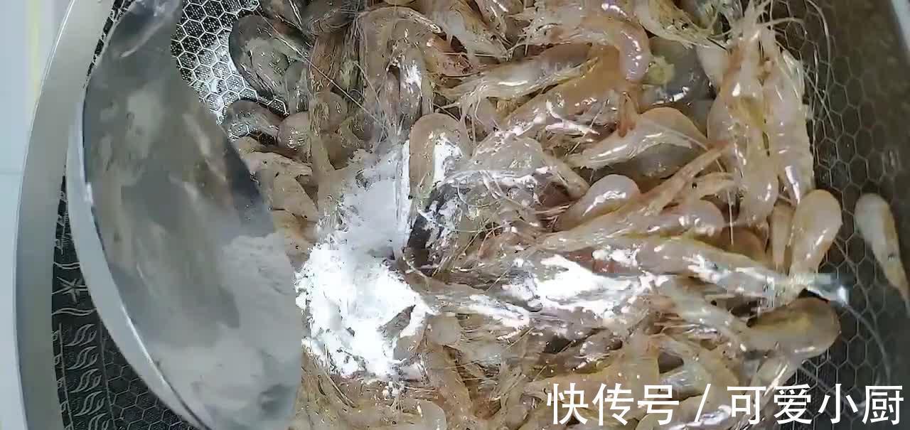 年夜菜之香辣小河虾，集香辣咸鲜脆嫩6种特性，做法简单营养丰富