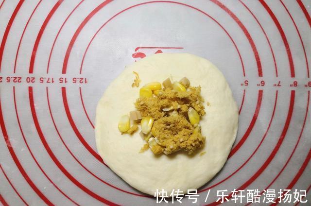 玉米粒|在家做香浓可口的肉松奶酪面包，制作简单，口感丰富