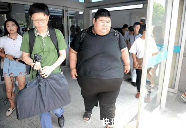 老同学|中国第一胖王浩楠:668斤一年减掉400斤,成为帅小伙收获美丽恋人