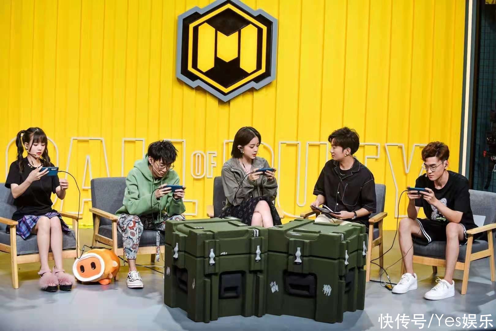 大提琴|欧阳娜娜直播打游戏被围观 这才是大提琴女神的另一面