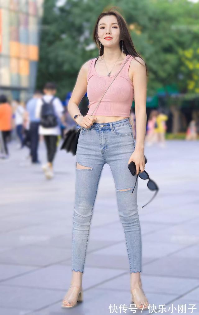 分割线 优雅清爽的打底裤穿搭更有立体感,秀出阳光的气质,帅气随性