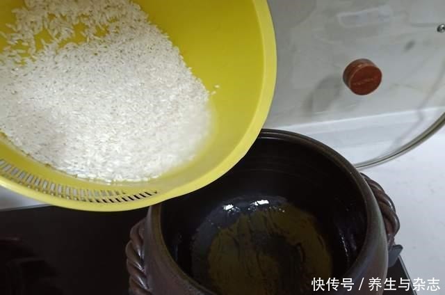 老公带小姑娘回家吃饭,我做了一桌菜招待,她惊讶的“三观”尽碎!