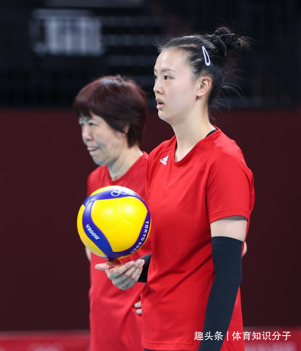 汪嘉伟|66岁老帅哥接班郎平女排新主帅再起波澜,郎平都得对他礼让三分