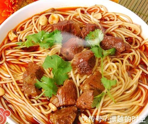 喜欢吃面条的有口福了,掌握这种做法,面条色香味俱全,真美味!