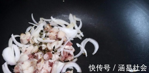 花椒粒|一碗面粉，2个萝卜，教你做好吃的萝卜丝饼，爱吃萝卜的快收藏