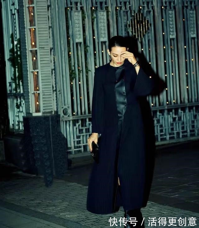 小西装 别再相信黑色百搭了!睿智华丽风的“黑色穿搭”晋级课,让你秒懂!